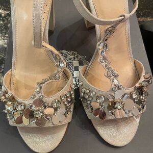 Elegant Embellished Women's Sandals Vince Camuto suede heels
Only worn once